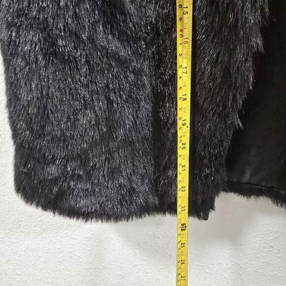Women’s Black Faux Fur Vest Zip Front Sleeveless Jacket Winter Outfit Gilet M - Picture 6 of 8